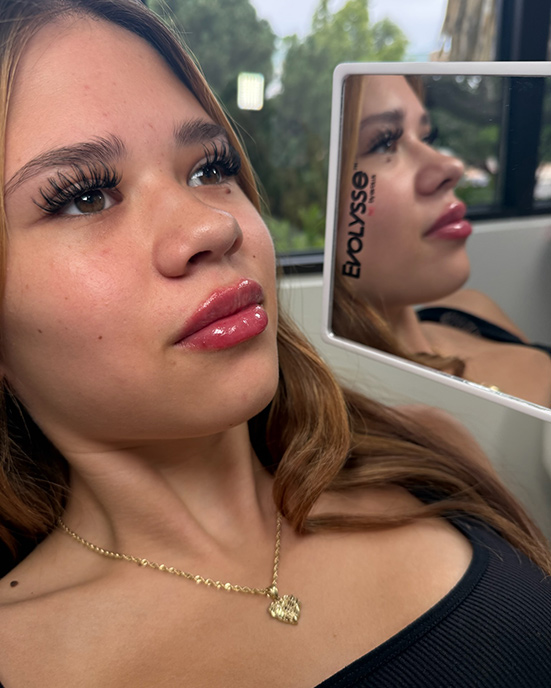 Lips with evolysse mirror